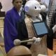 robot oficiando funeral