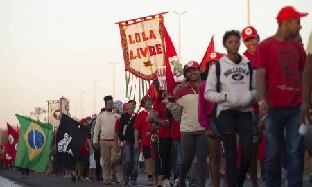 Simpatizantes de Lula marchan