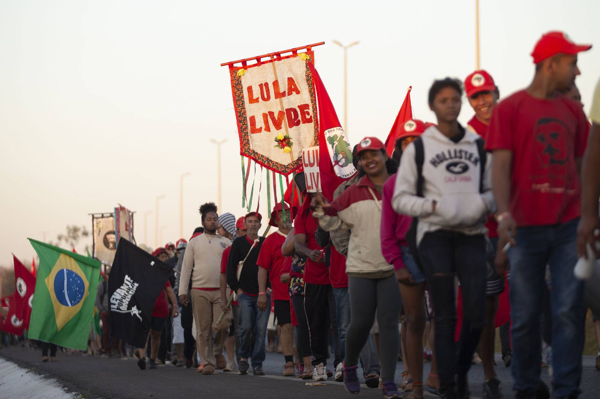 Simpatizantes de Lula marchan