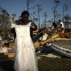 mujer afectada por huracan dorian