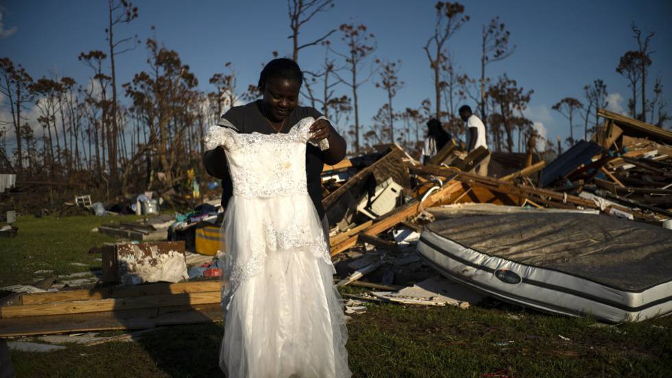 mujer afectada por huracan dorian