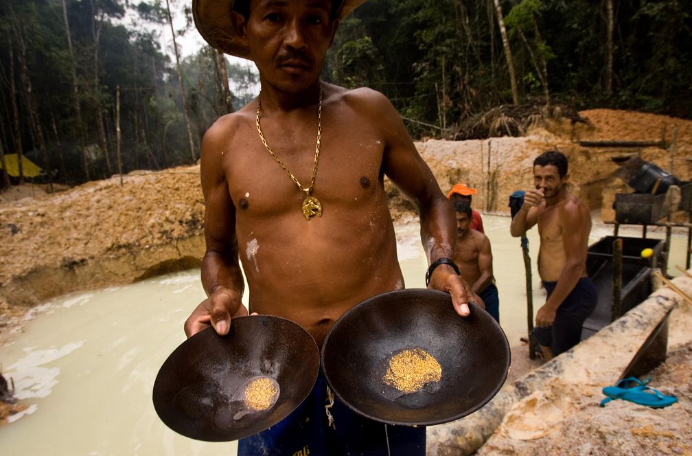 mineros en Amazonia Latinoamerica