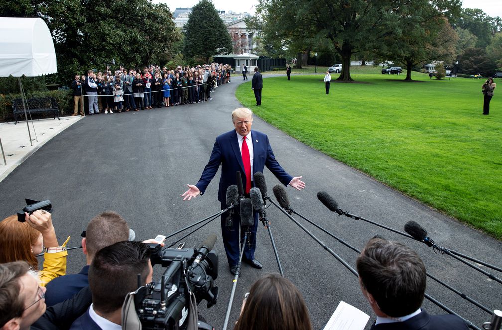 Donald Trump con periodistas