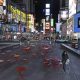 mujer camina por Times Square