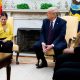 familia de soldado hispana habla con Trump