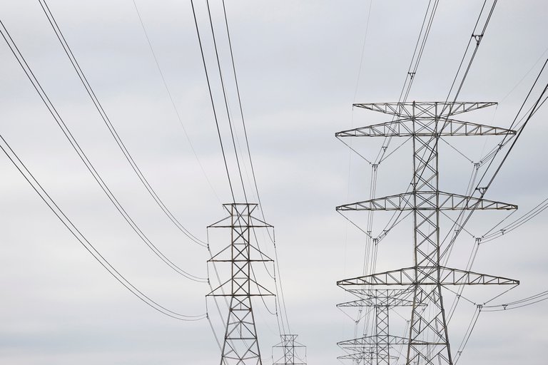red electrica enfrenta demandas