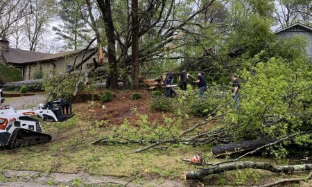 destrozos por fuerte clima en Alabama