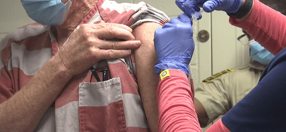 Cárcel del condado de Jefferson comienza a vacunar presos
