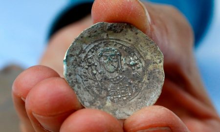 hallazgo de monedas antiguas