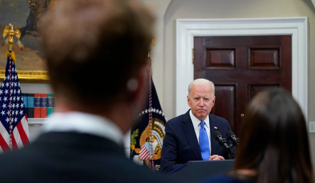 Biden recibe a soñadores en la Casa Blanca para promover reforma migratoria