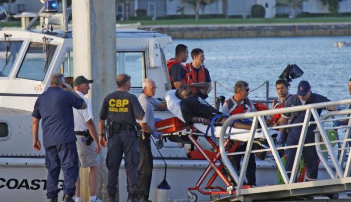 Dos muertos y 10 desaparecidos al volcarse una embarcación al sur de Florida