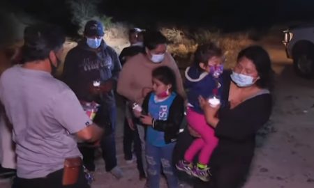 Más de 2.100 menores cruzan la frontera tras ser expulsados con sus familias