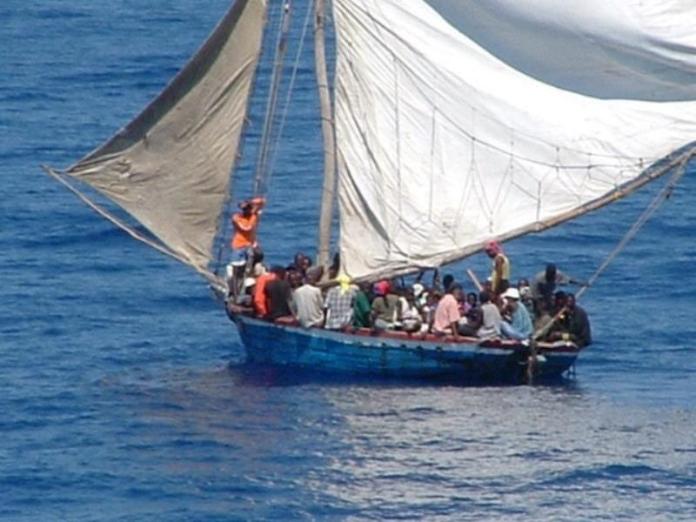 Interceptan embarcación con 16 migrantes que trataban de llegar a California