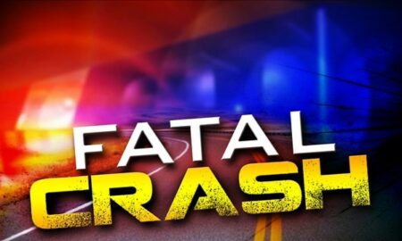 Dos pasajeros murieron después de que un automóvil se estrellara contra un camión en el condado de Montgomery