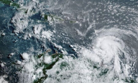 Elsa, a punto de volver a ser huracán, se aproxima a costa oeste de Florida