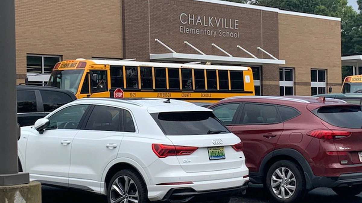 La caída de un rayo provoca la evacuación del edificio principal de Chalkville Elementary
