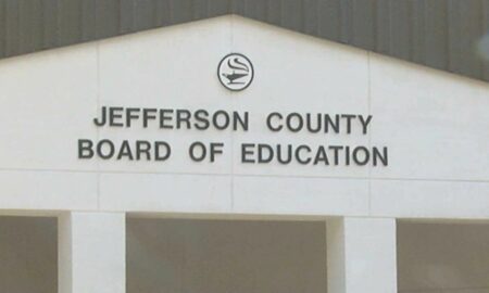 5 escuelas del condado de Jefferson requerirán mascarillas a partir del lunes