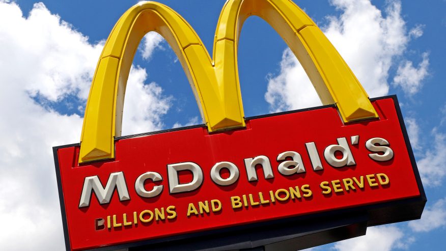 McDonald's ahora requiere mascarillas para clientes y personal