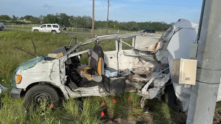 Al menos 10 muertos en un accidente de una furgoneta de inmigrantes en Texas