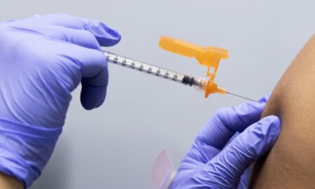 EEUU busca empezar a administrar tercera dosis a partir del 20 de septiembre