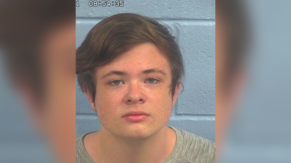 Hombre de 19 años detenido por posesión de pornografía infantil