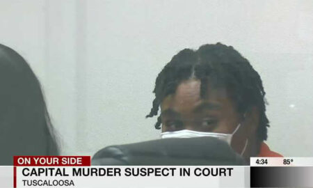 Mujer acusada de matar a su pareja y herir a su bebé aparece en la corte