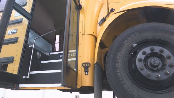 Escuelas de la ciudad de Hoover buscan contratar conductores de autobús