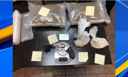 Encontradas varias bolsas de drogas y revólver en un vehículo en Calera
