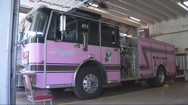 Conoce a "Corrine": el camión de bomberos rosa de Birmingham