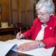 Gobernadora Ivey firma una orden ejecutiva dirigida contra los mandatos federales de vacunas