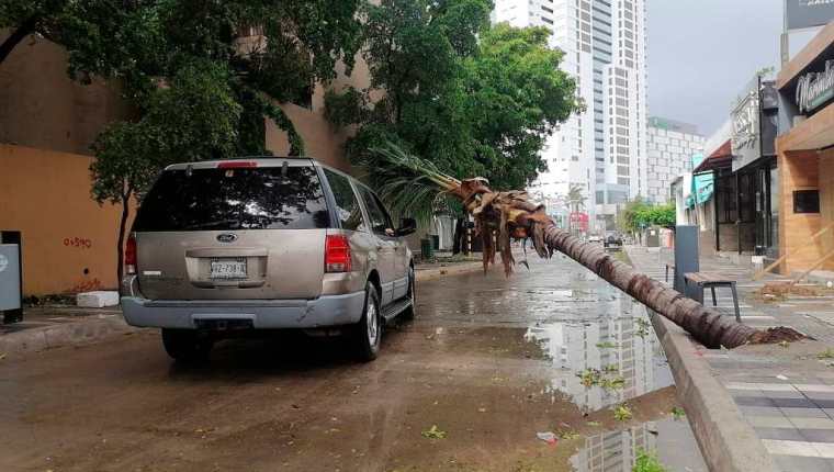 Huracán Pamela toca tierra en México con intensas lluvias y daños menores