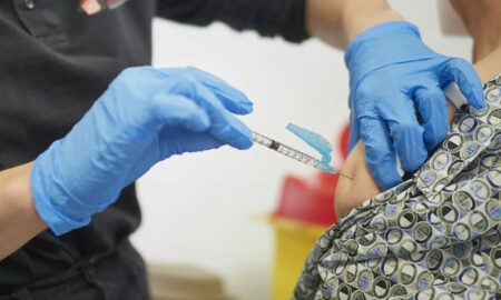 EE.UU. cuenta ya con el 70% de los adultos completamente vacunados