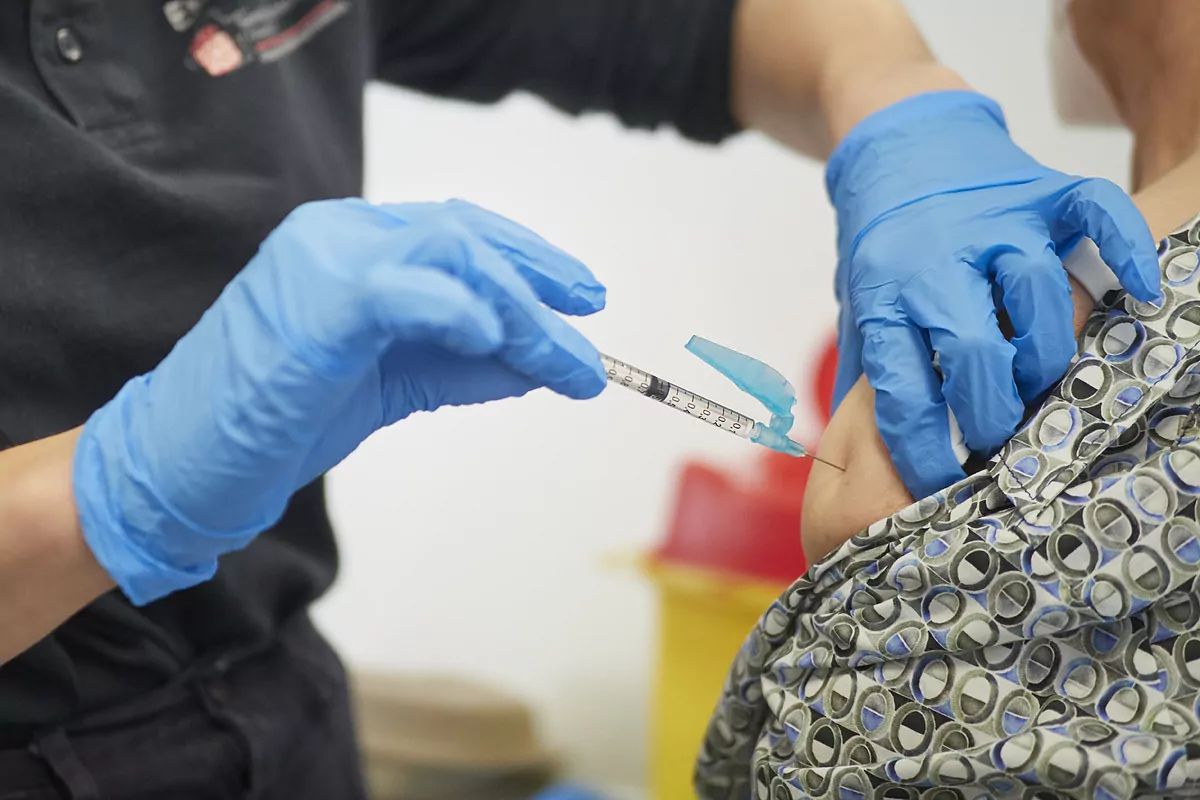 EE.UU. cuenta ya con el 70% de los adultos completamente vacunados