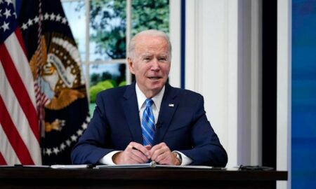 Biden firma el aumento de gasto de EE.UU. en defensa y seguridad nacional