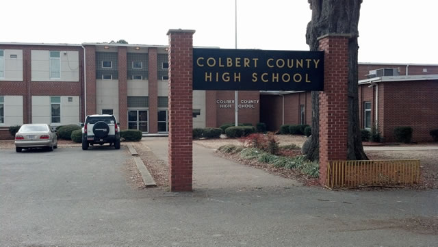 Estudiante de Colbert acusado después de encontrar un mensaje amenazante en el baño de la escuela
