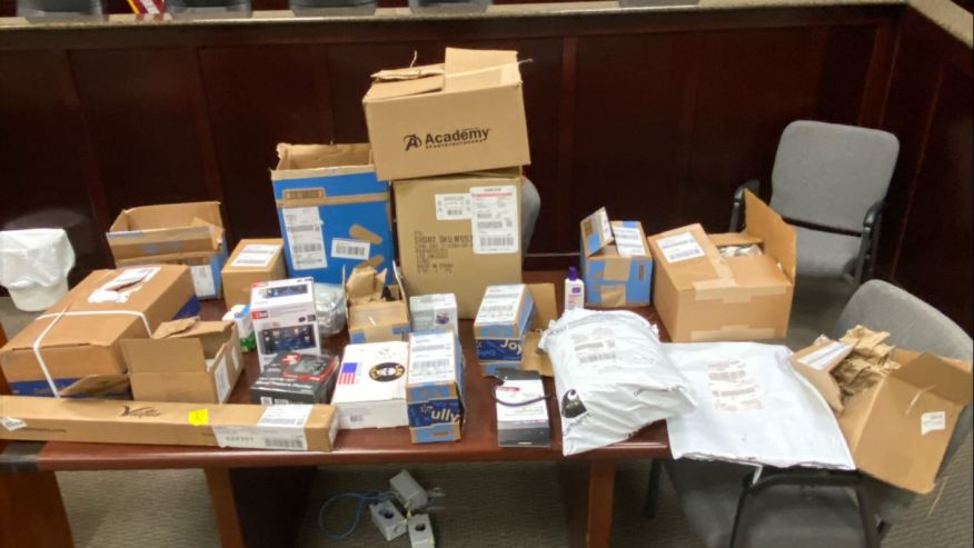 Más de 20 paquetes encontrados en el bosque de Jemison, 1 semana después de encontrar cientos de paquetes de FedEx en el condado de Blount