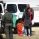 Más de 1.300 migrantes congregados en la frontera de México con Yuma, Arizona