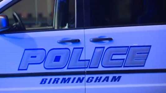 Un niño de 13 años murió después de recibir un disparo en su casa de Birmingham