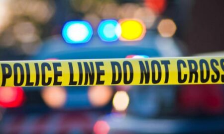 Mujer asesinada a tiros en el porche de una casa en Midfield