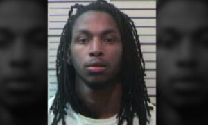 Sospechoso de asesinato en el sur de Alabama, acusado de cometer un nuevo asesinato mientras estaba en libertad bajo fianza
