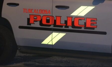 Disparan a 2 niños mientras estaban sentados en el auto de su madre en Tuscaloosa