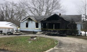 Madre y 2 niños mueren en incendio de una casa en Haleyville