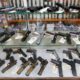 Mujer de Guntersville acusada de trama para comprar armas ilegalmente