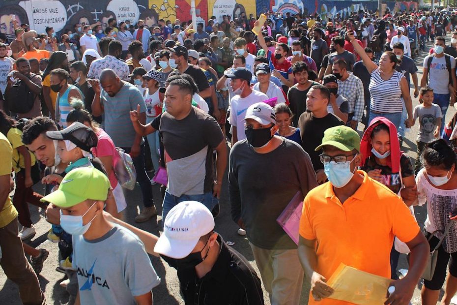 Unos 3.000 migrantes exigen regularizar su situación en la mexicana Tapachula