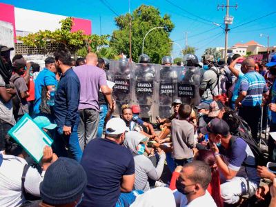Migrantes de África y Haití confrontan a la Guardia Nacional en sur de México