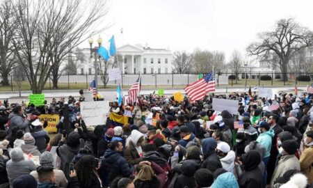 "Un Día Sin Inmigrantes" le recuerda a Biden la urgencia de una reforma