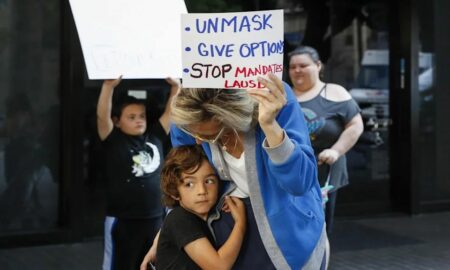 Distrito Escolar de Los Ángeles pone fin al uso de mascarillas en interiores