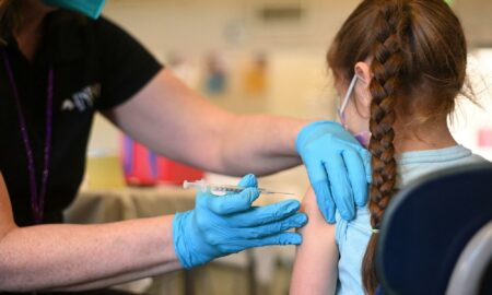 Florida recomendará no vacunar a los niños sanos contra la covid-19