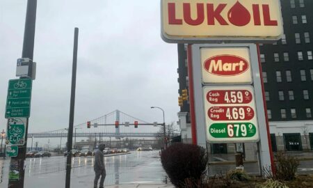 La sombra del boicot a Rusia planea sobre las gasolineras de Lukoil en EE.UU.