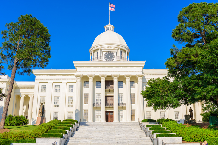 Senado de Alabama vota para permitir armas de fuego ocultas sin permiso